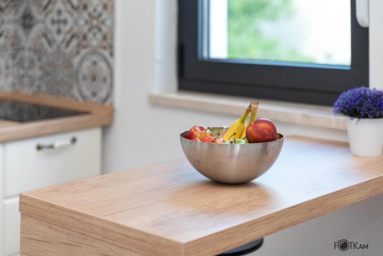 Libar Studio Apartments Baška Voda Екстериор снимка