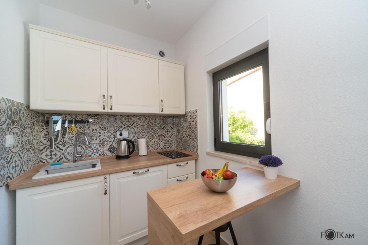 Libar Studio Apartments Baška Voda Екстериор снимка