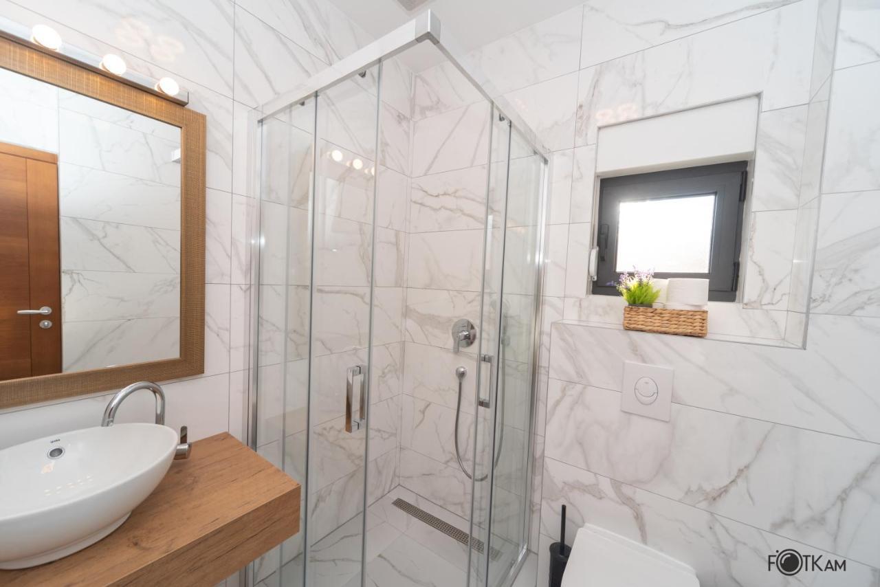 Libar Studio Apartments Baška Voda Екстериор снимка