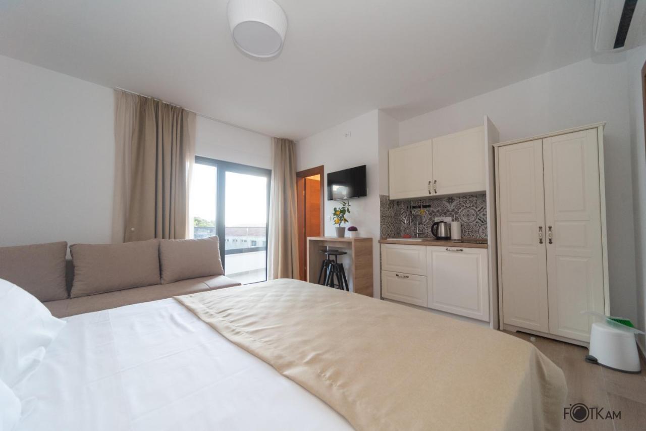 Libar Studio Apartments Baška Voda Екстериор снимка