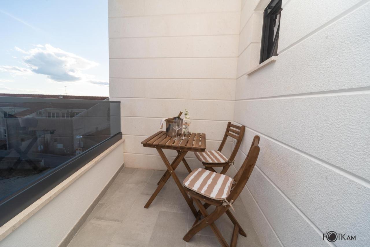 Libar Studio Apartments Baška Voda Екстериор снимка