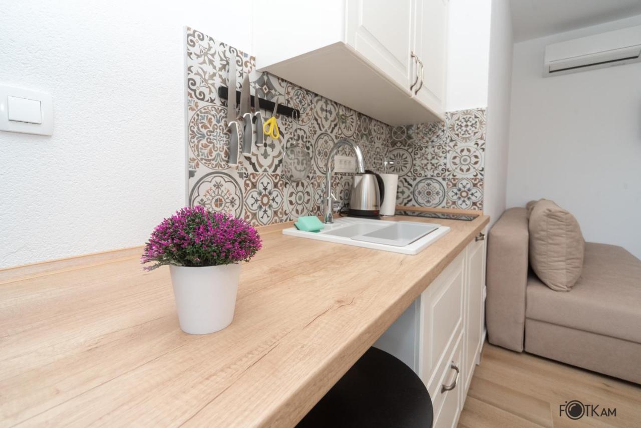 Libar Studio Apartments Baška Voda Екстериор снимка