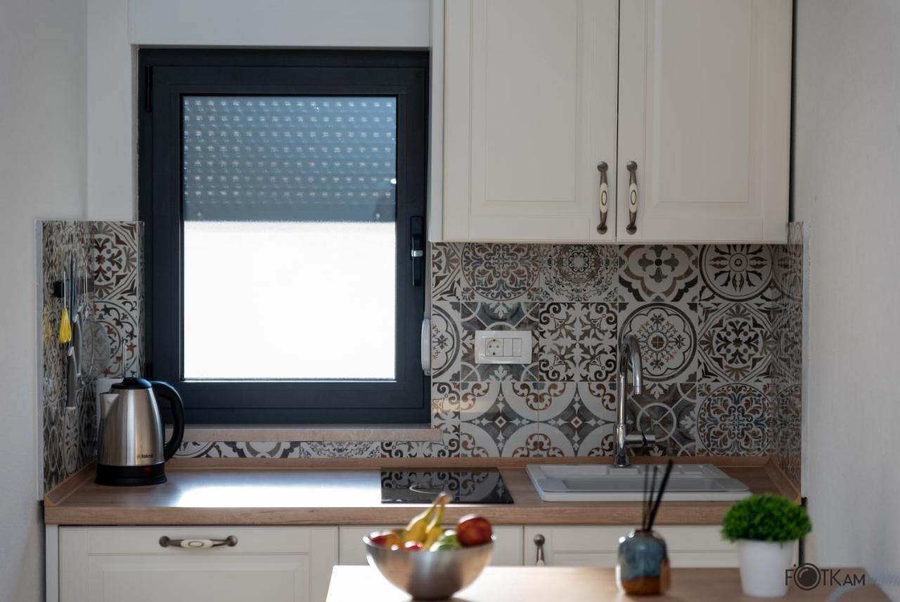 Libar Studio Apartments Baška Voda Екстериор снимка