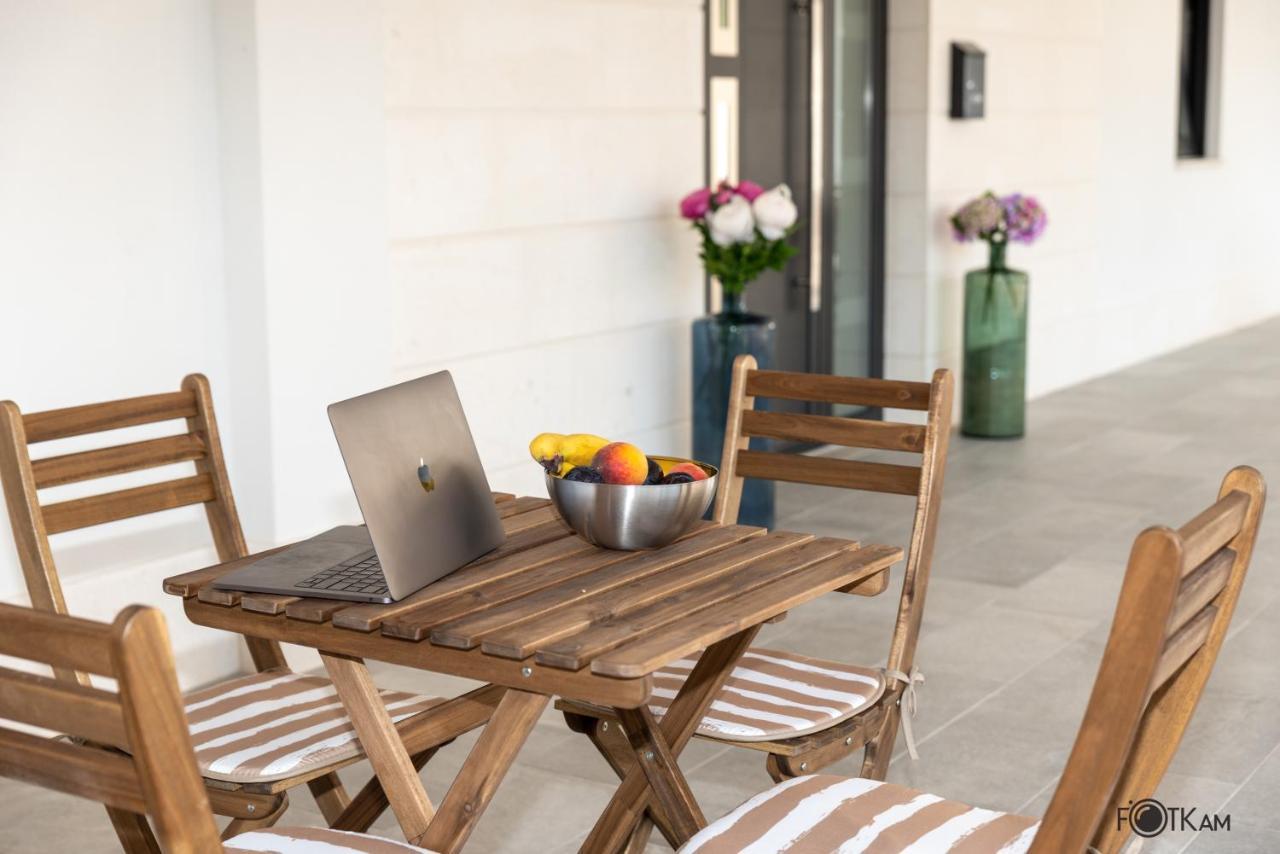 Libar Studio Apartments Baška Voda Екстериор снимка